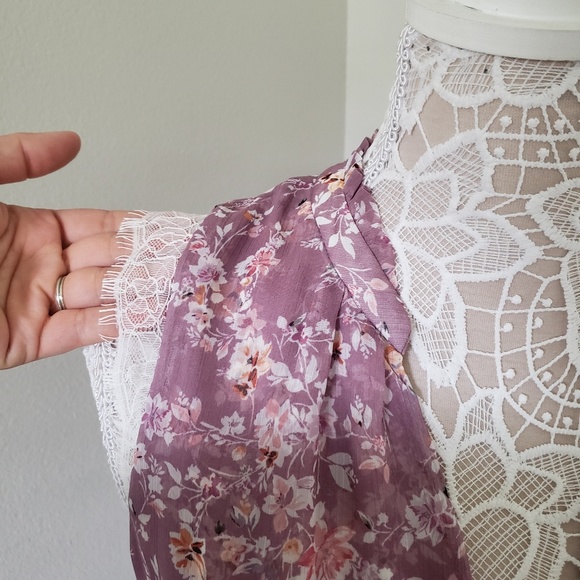 Floral Sleeveless Blouse - Picture 3 of 5